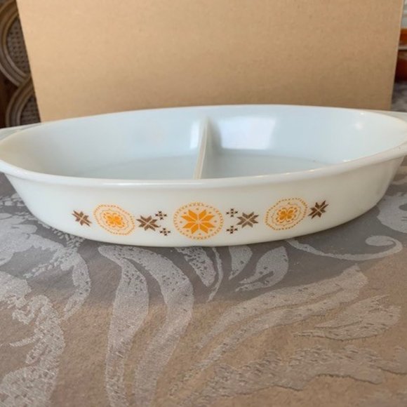 Pyrex Town & Country (1963-1967) Oval Divided Dish - Picture 1 of 3